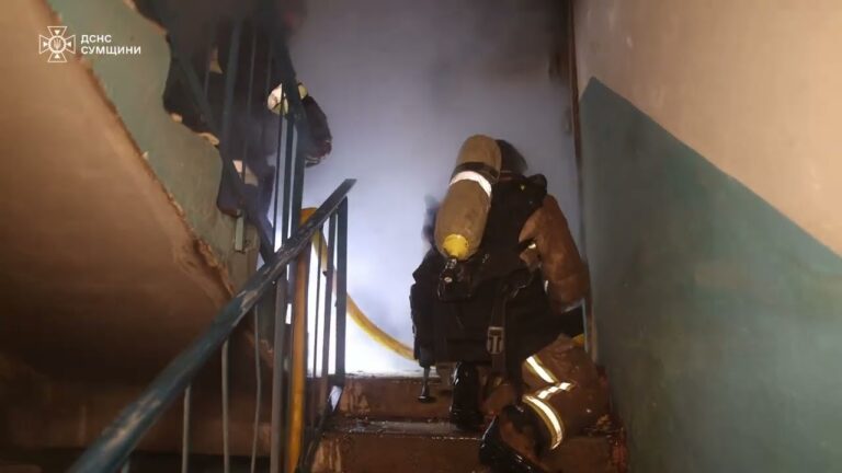 росіяни вдарили по будинку в Охтирці на Сумщині