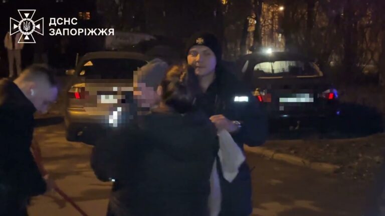 Запоріжжя: під час пожежі надзвичайники врятували п’ятьох людей, серед яких дитина