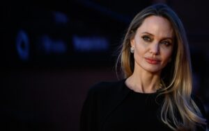 Анджеліна Джолі стала обличчям першого французького Time