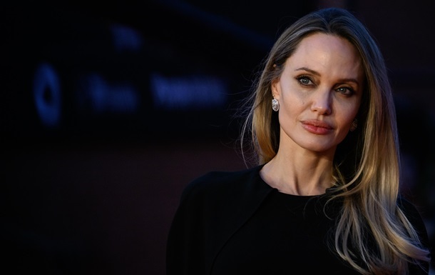 Анджеліна Джолі стала обличчям першого французького Time