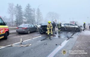 Новини України - Біля Рівного велике ДТП заблокувало трасу на Київ