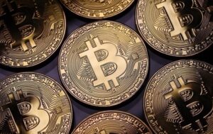 Bitcoin досягнув двотижневого максимуму після тривалого падіння