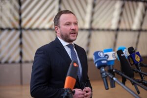 Естонія пообіцяла вбивати “зелених чоловічків” з РФ