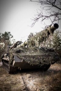 ГШ: РФ тисне з допомогою авіації, 200 атак відбито