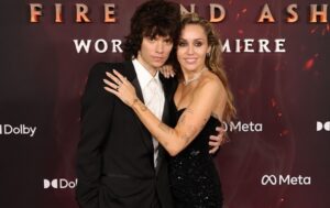 Майлі Сайрус підтвердила заручини з музикантом Максом Морандо