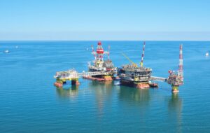 На Каспії уражено третю нафтову платформу – ЗМІ