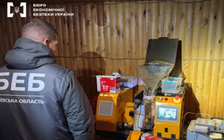 На Київщині ліквідували підпільний цех із виготовлення сигарет
