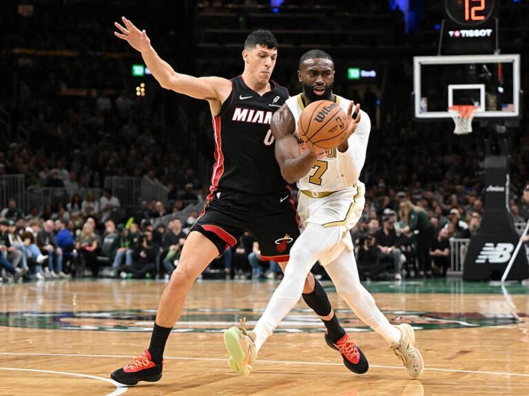 НБА: Бостон впевнено переміг Майамі