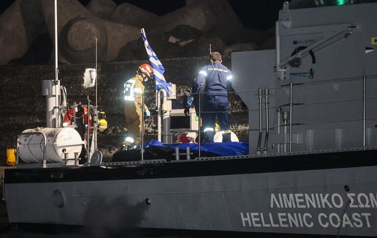 Неподалік від Греції затонув човен з мігрантами: 17 загиблих