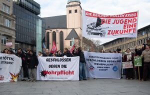 Німецькі студенти почали протести проти відновлення військової служби