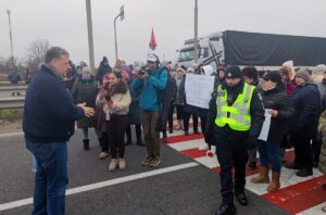 Новини України - Під Житомиром перекрили трасу через компенсації за зруйновані оселі