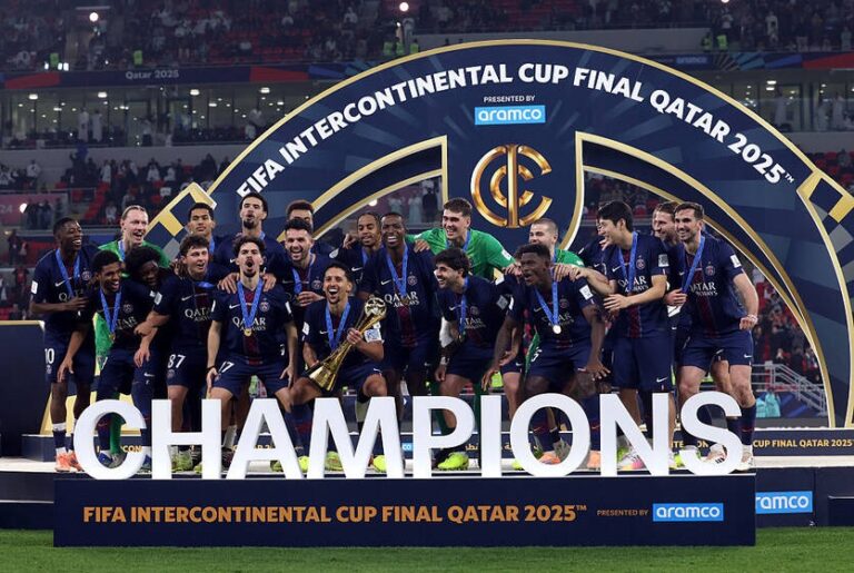 ПСЖ став третім серед команд, що завоювали шість трофеїв за рік