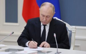 Новини світу - Путін наказав направити резервістів на захист "критичних об'єктів" РФ