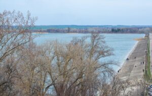 Росіяни вдарили по греблі Печенізького водосховища