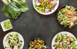 Без категорії - Секрети довгого життя салатів: як уникнути отруєнь під час свят