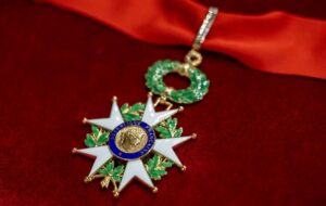 Новини України - Сирський отримав найвищу нагороду Франції