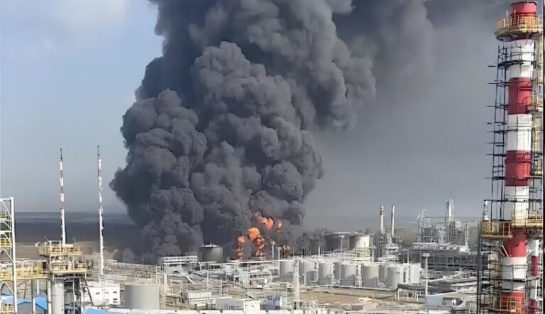 Своя сорочка ближча: США дозволяють нищити нафтову галузь РФ