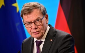 Новини світу - Три країни нададуть Україні $500 млн