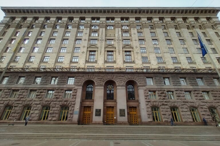 У Києві демонтували понад 20 тисяч незаконних рекламних конструкцій