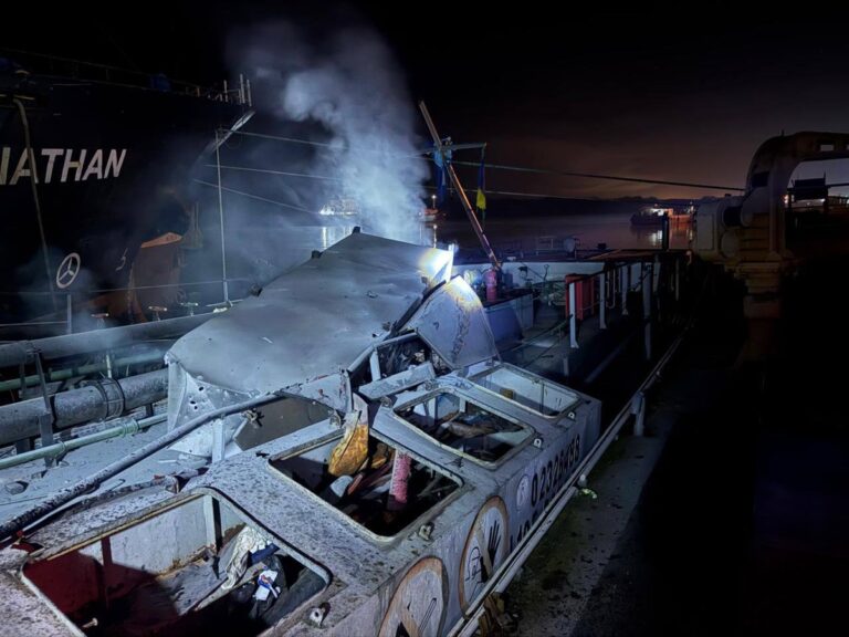 У портах Одещини обстрілом пошкоджені елеватори та іноземні судна