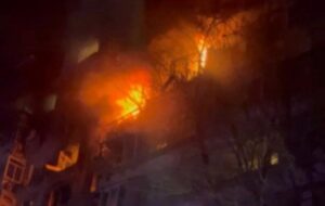 У Запоріжжі БПЛА влучив у багатоповерхівку