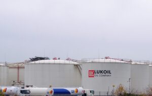 Новини бізнесу - Угорська компанія планує купити активи російського Лукойла - ЗМІ