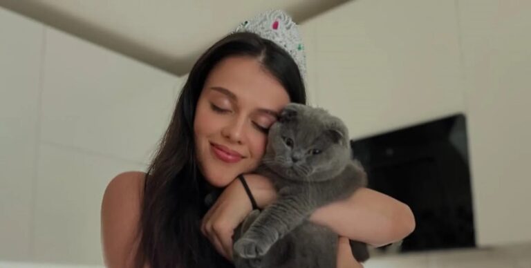 Українка розповіла, як заробляє її кіт