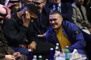 Усик подарував Джошуа вишиванку під час зустрічі