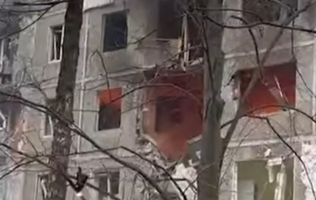 Новини України - В Чернігові дрон поцілив по багатоповерхівці: є загиблі