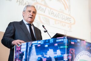 Новини України - В Італії вважають купівлю зброї США для України "завчасною"