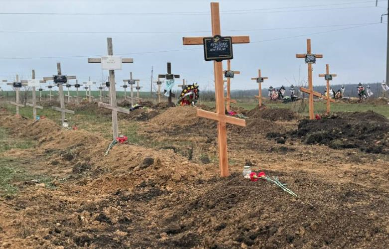 Новини України - В Ізюмі перепоховали 449 людей, які загинули під час окупації