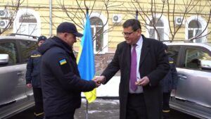 Велика Британія передала ДСНС України два броньовані автомобілі Toyota