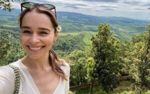 Емілія Кларк зіграла в серіалі про СРСР і викликала критику в мережі