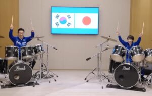 Лідери Японії й Південної Кореї разом зіграли на барабанах