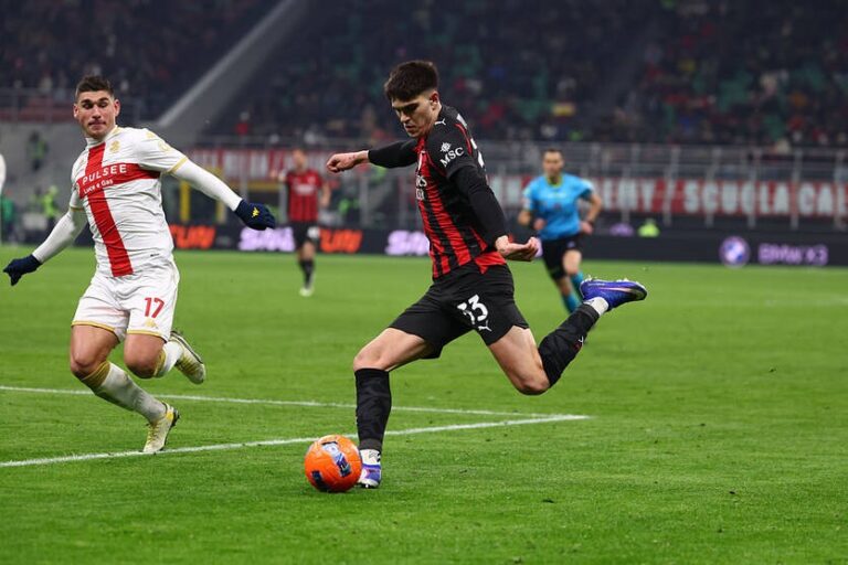 Маліновський допомагає Дженоа у грі з Міланом відкрити рахунок