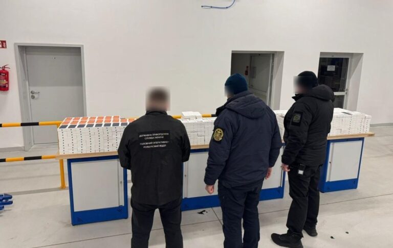 На кордоні вилучили техніку Apple на 35 млн