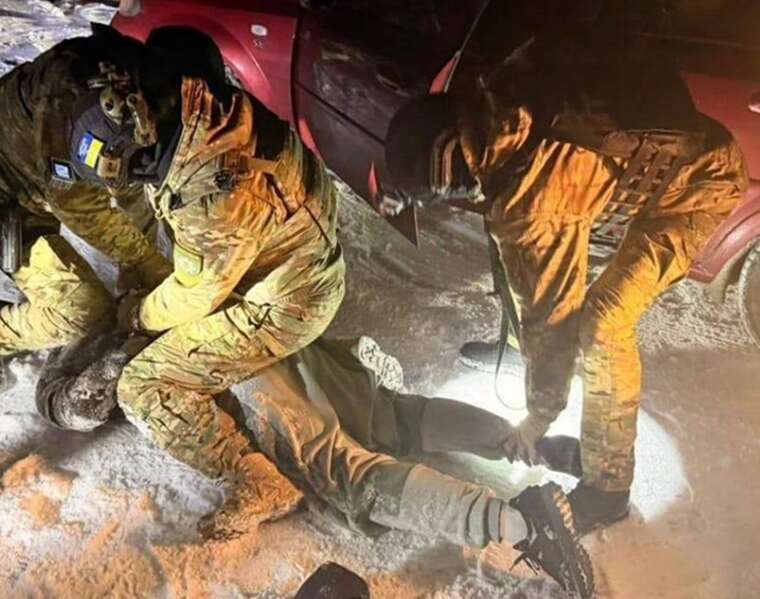 На Вінниччині затримали ділка, який вимагав 6000 доларів у військового за вирішення питання зі службою