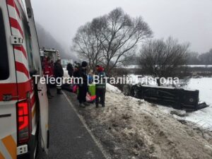 На Закарпатті перекинувся автобус з дітьми
