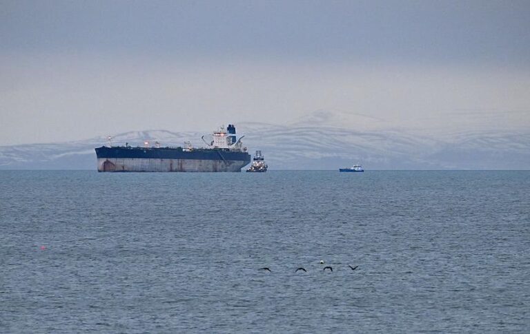 Нафтогазові доходи Росії рухнули до мінімуму 2020 року