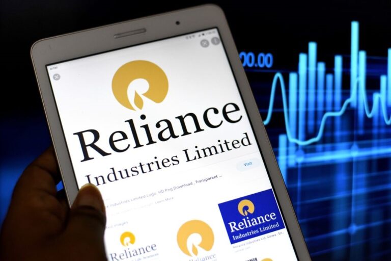 Найбільший НПЗ Індії відновив імпорт нафти з Росії – ЗМІ