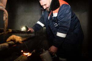 Ремонтні бригади ЖКГ та Укрзалізниці отримають доплати – Кулеба