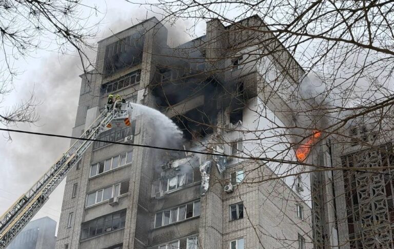 Росіяни влучили в житловий будинок у Дніпрі