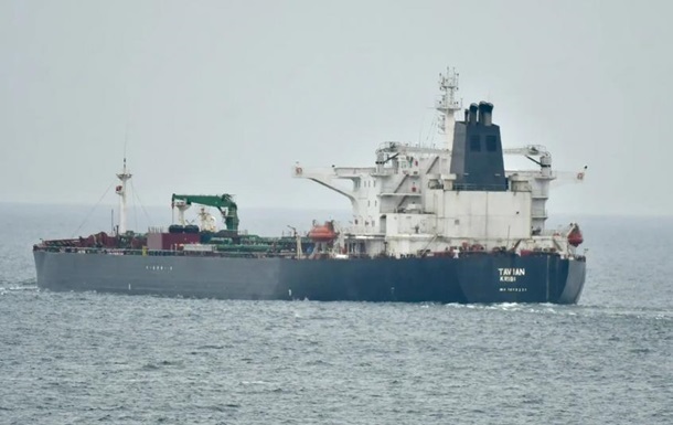 Російський нафтовий танкер втратив керування в Середземному морі