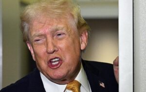 Це чудово: Трамп привітав падіння долара США до чотирирічного мінімуму