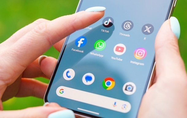 У Франції планують заборонити соцмережі до 15 років