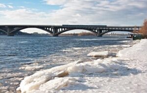 Новини Києва - У Києві збільшили інтервал руху поїздів метро на лівий берег