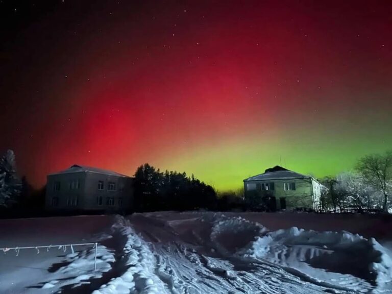 У небі над Україною помітили яскраве полярне сяйво