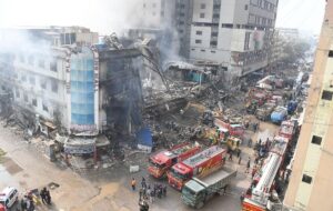 У Пакистані спалахнув торговий центр: 14 загиблих