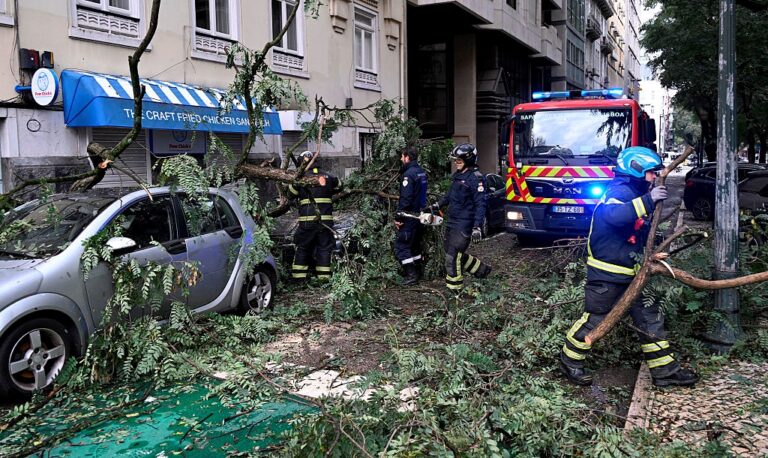 У Португалії внаслідок шторму Крістін загинули п’ятеро людей