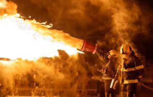 У центрі Києва на Хрещатику спалахнула пожежа